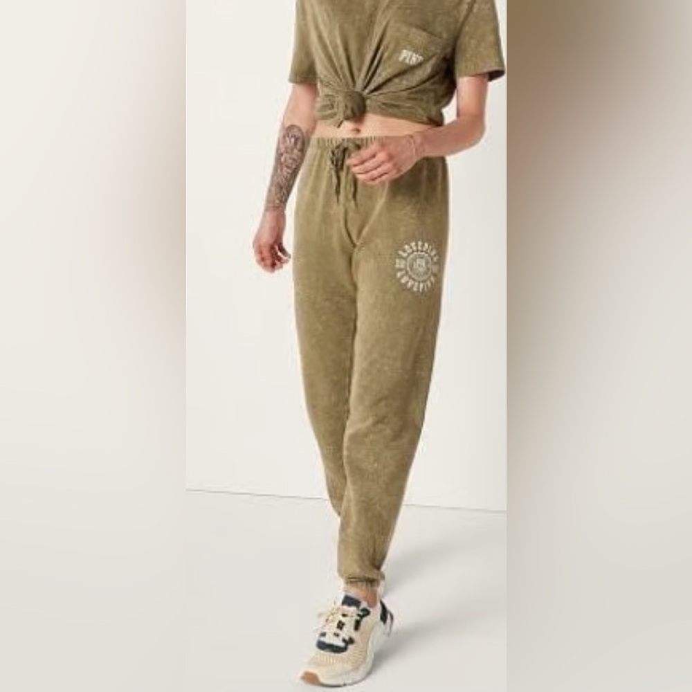 PINK VICTORIA'S SECRET Green Y2K Jogger Pup Crest Logo‎ Limited Edition Medium